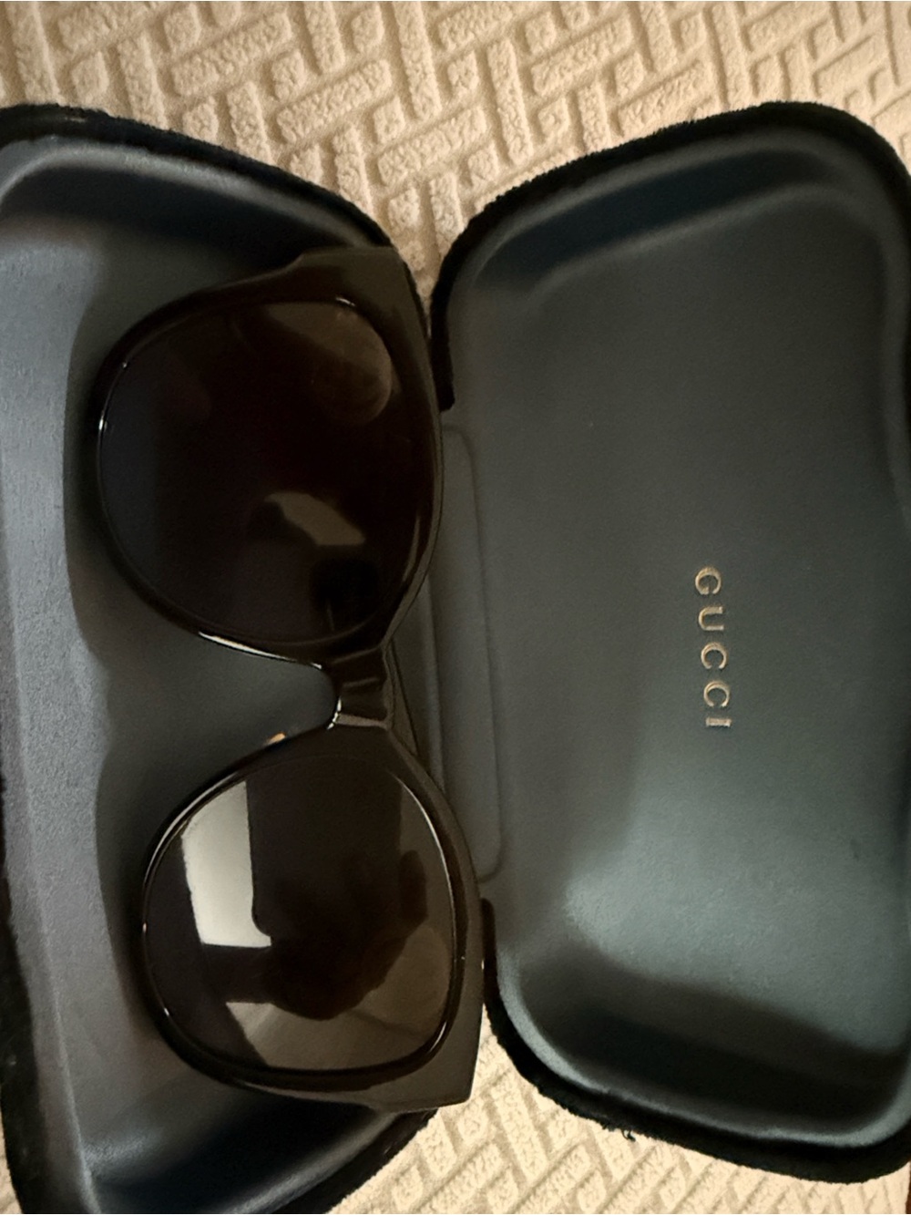 Gucci Glossy Black Round Sunglasses with Silver GG Emblem - Picture 3 of 4